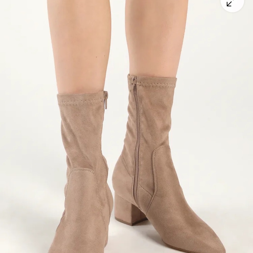 Elegant Tan Ankle Boots